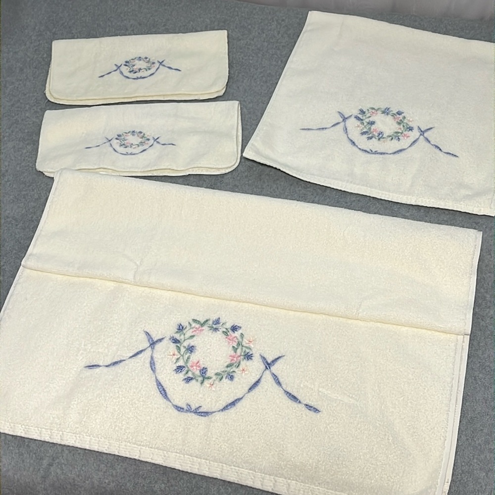 Ivory Floral Bath Towel Set Cottagecore Embroidered